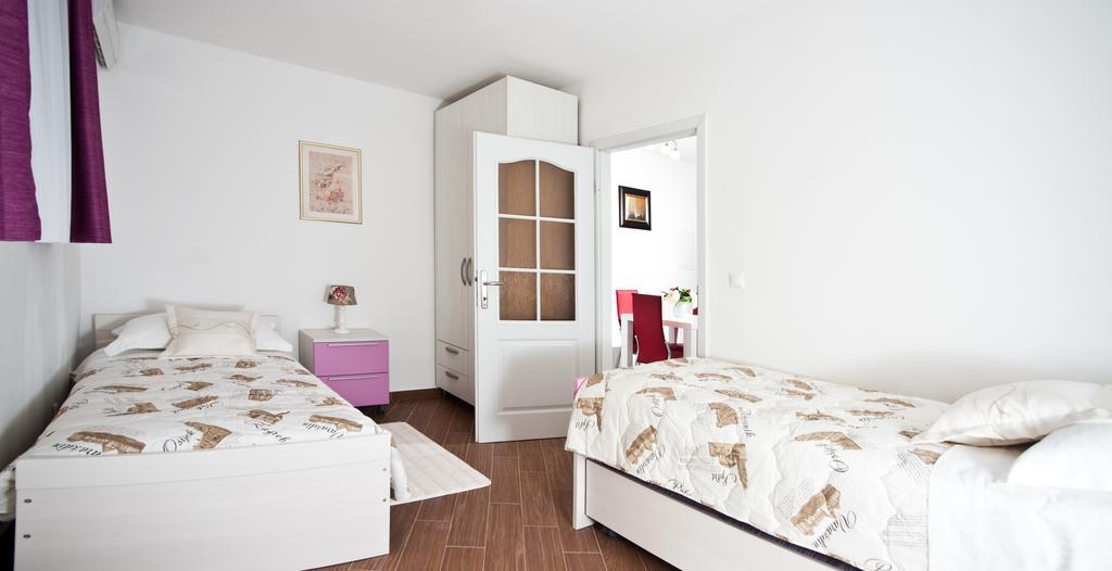 Apartment Lina Deluxe Split Room photo